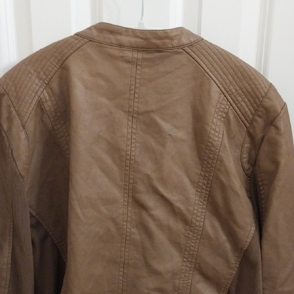 Men's Tan Leather Jacket - Picture 9 of 11